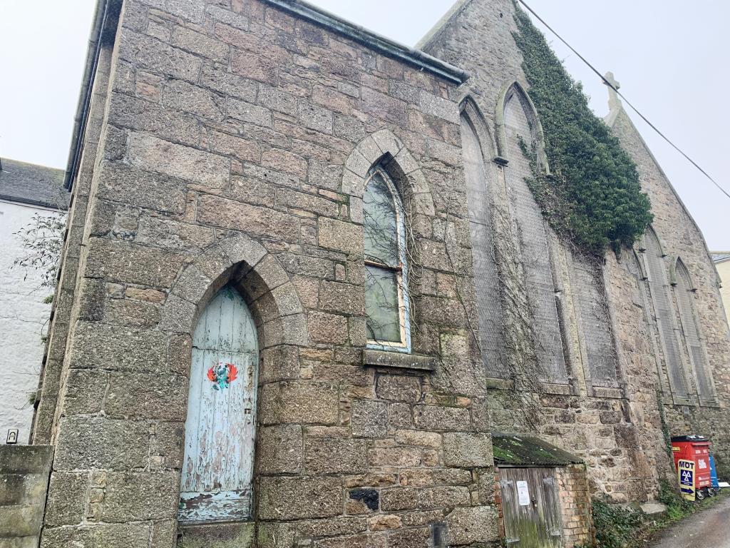 Lot: 70 - FORMER CHURCH WITH PLANNING FOR THREE DWELLINGS -